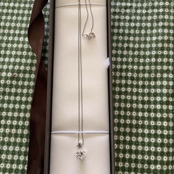 Cubic zirconia pendant and chain - Picture 3 of 3